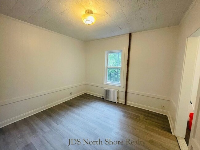 Primary Photo - 420 Littleworth Ln