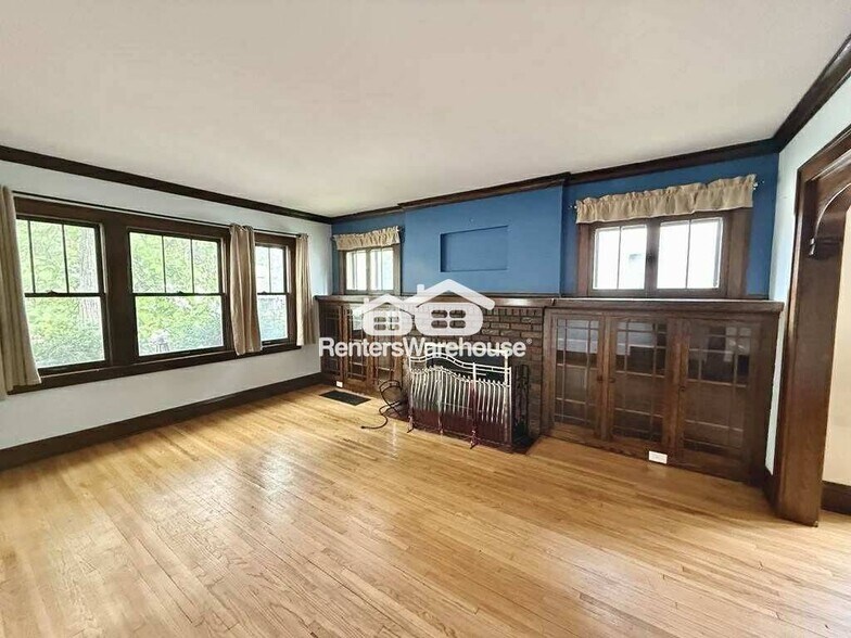 Building Photo - 3347 N Lyndale Ave