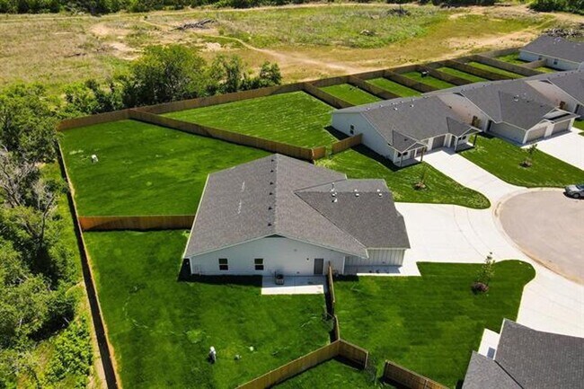 Building Photo - 518-520 W. 50th Ct. S.