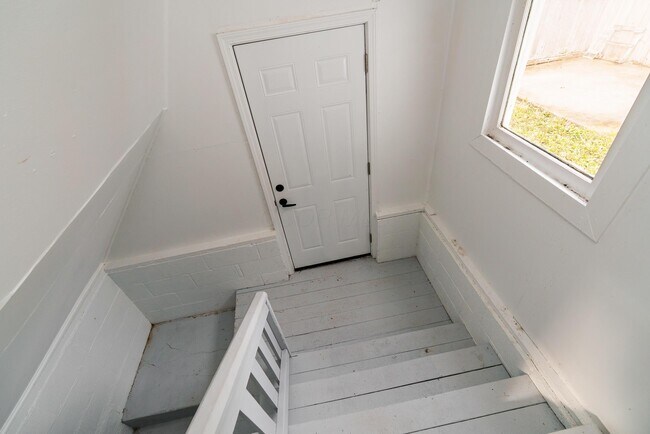 Building Photo - 2220 Sale Rd