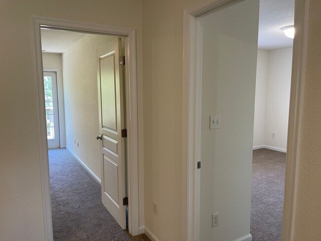 Building Photo - Beautiful Norfolk Waterfront Condo!