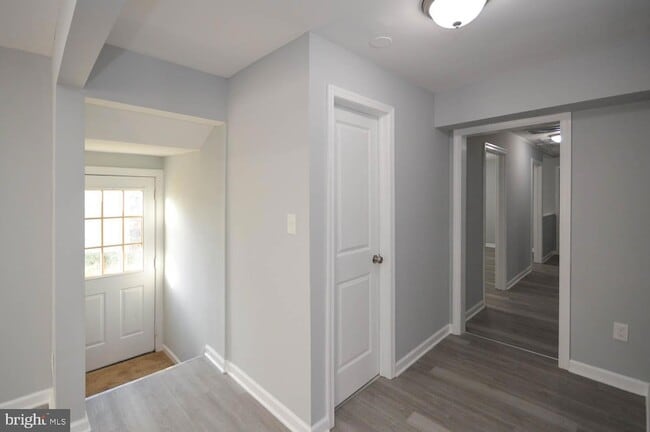 Building Photo - 46670 Midway Dr