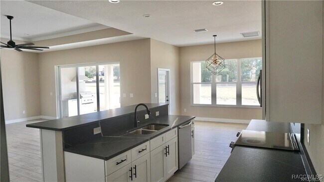 Building Photo - 786 E Dunbar Ln