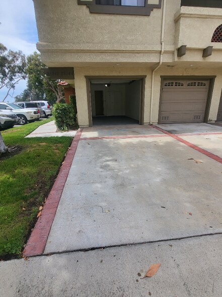 Building Photo - 25244 Birch Grove Ln