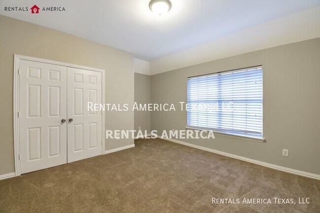 Building Photo - Villas at Suncreek, Allen! Beautiful 5 Bed...