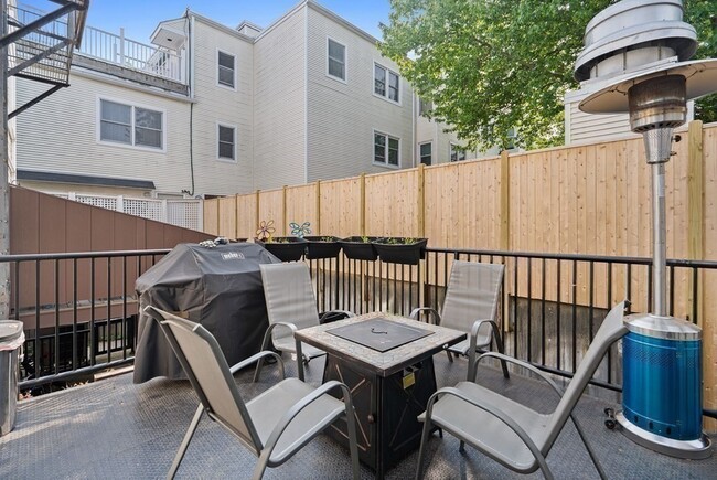 Building Photo - 35 Fulkerson St