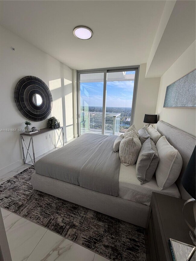 Building Photo - 2000 Metropica Wy