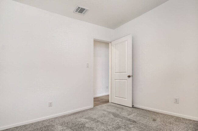 Building Photo - 6829 Chert Chase
