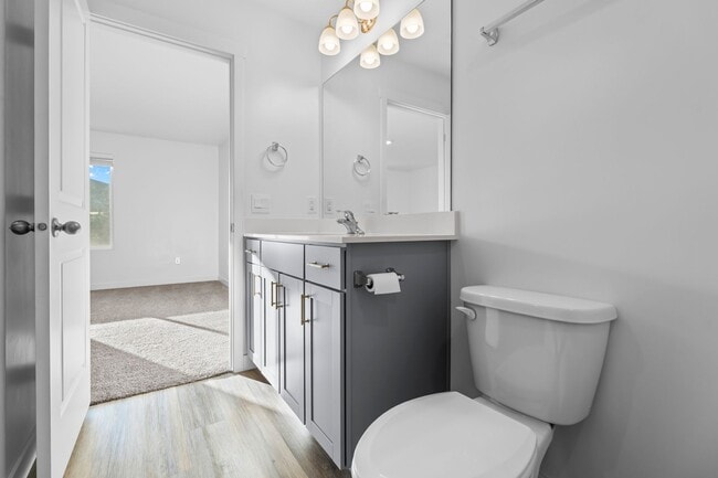 Building Photo - Comfortable and Spacious 4-Bedroom Townhom...