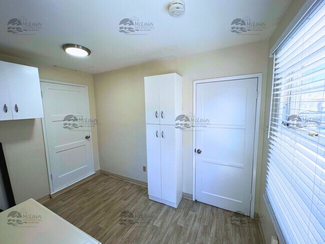 Building Photo - Newly upgraded 3 bd/1.5 bath with fenced yard