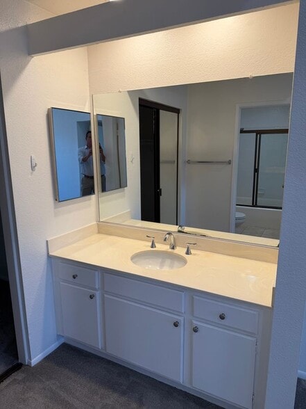 Building Photo - 4791 Lago Dr
