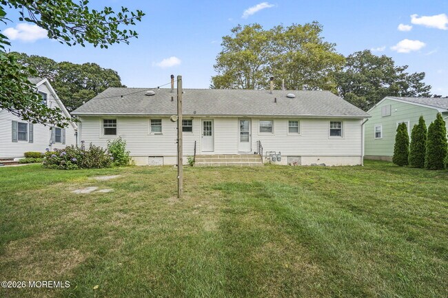 Building Photo - 1122 Pine Bluff Ave