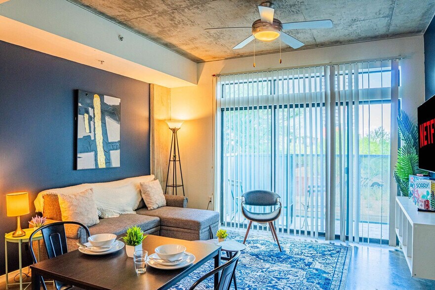 Primary Photo - 888 N 4th St