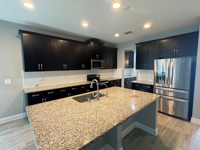 Building Photo - Spacious 5-Bedroom Riverview Home