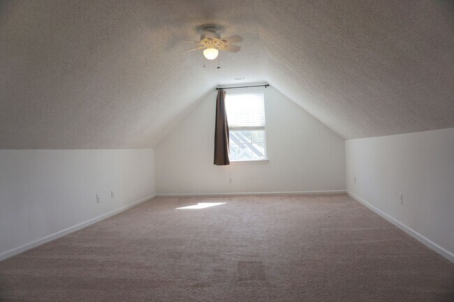 Building Photo - 3 BED | 2.5 BATH | POOLER