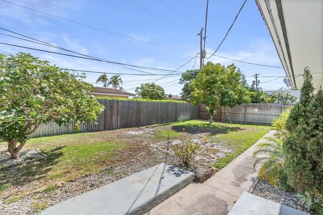 Building Photo - 541 NE 44th St