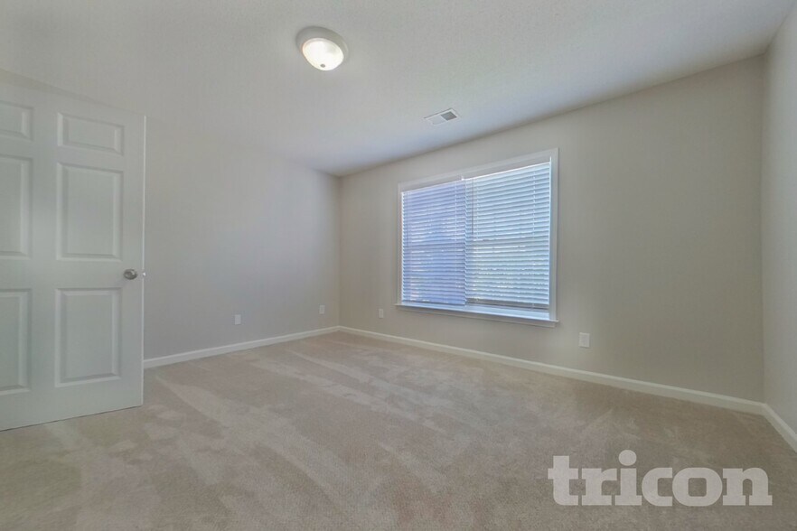 Building Photo - 134 Summer Pines Drive