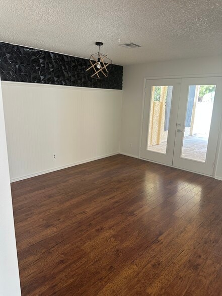Building Photo - 8140 Spur Ct