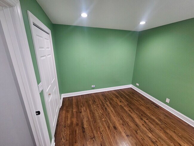 Building Photo - 1414 Hampshire Ct