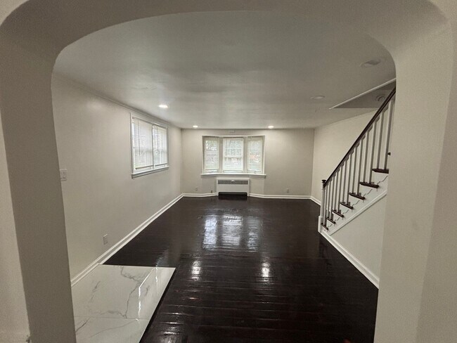 Building Photo - 1123 Gilham St