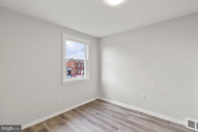 Building Photo - 8047 Park Haven Rd