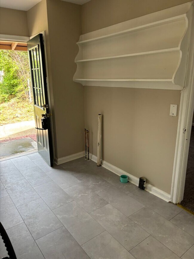 Building Photo - 3931 Dexter Dr