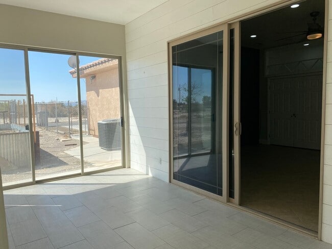 Building Photo - CALVADA VALLEY U.1 - Oakleaf Avenue