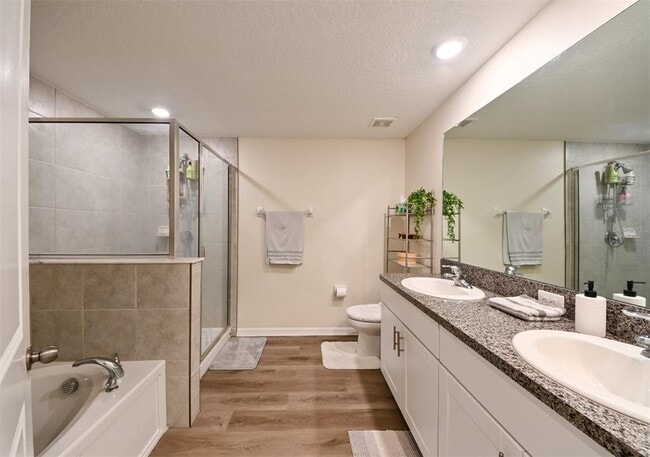 Building Photo - 736 Royal Empress Dr