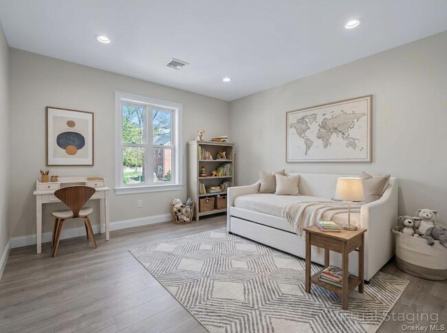 Building Photo - 110 School St