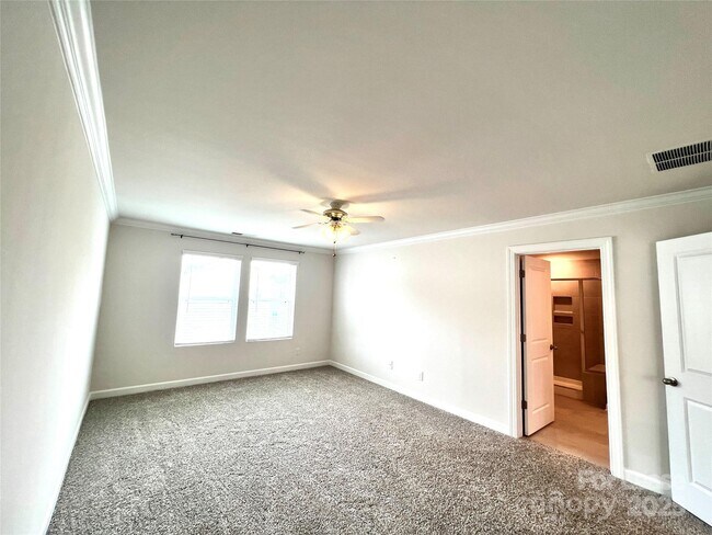 Building Photo - 216 Emmett Dr