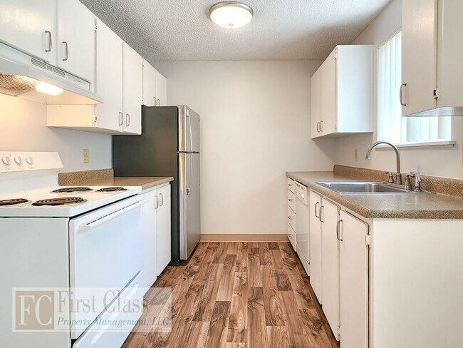 Building Photo - 3618 SW Beaverton Hillsdale Hwy