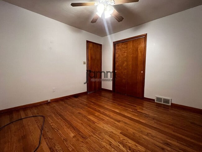 Building Photo - 2702 Grovewood Ave