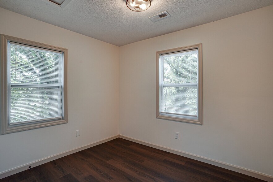 Building Photo - 927 Hulana St