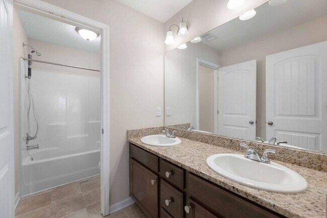 Building Photo - 112 White Oak Pl