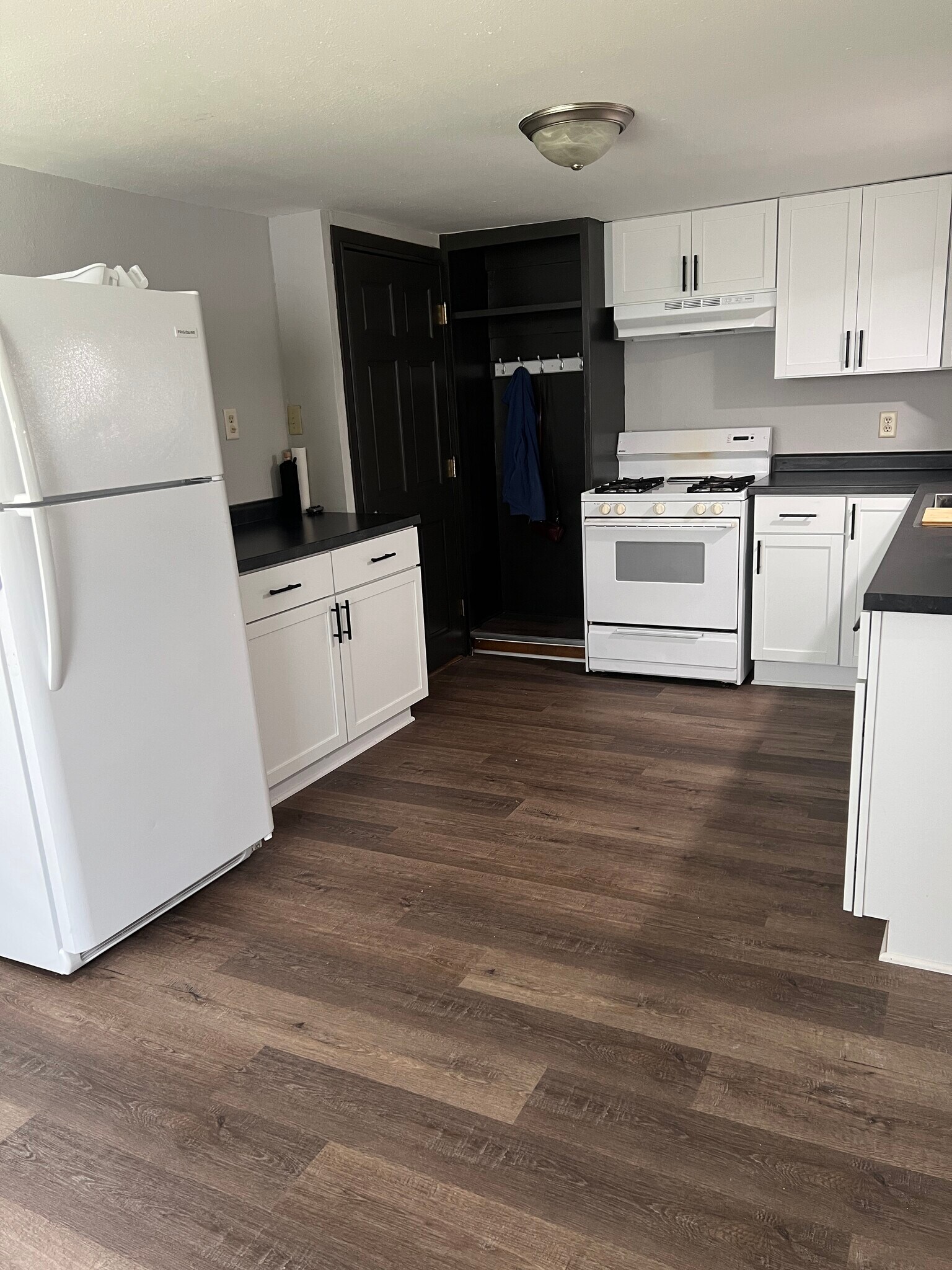 Building Photo - 703 Union St