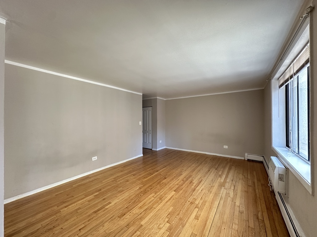 Building Photo - 1515 W Morse Ave