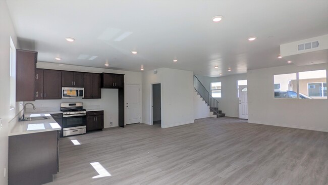 Building Photo - 15120 Logos Ct