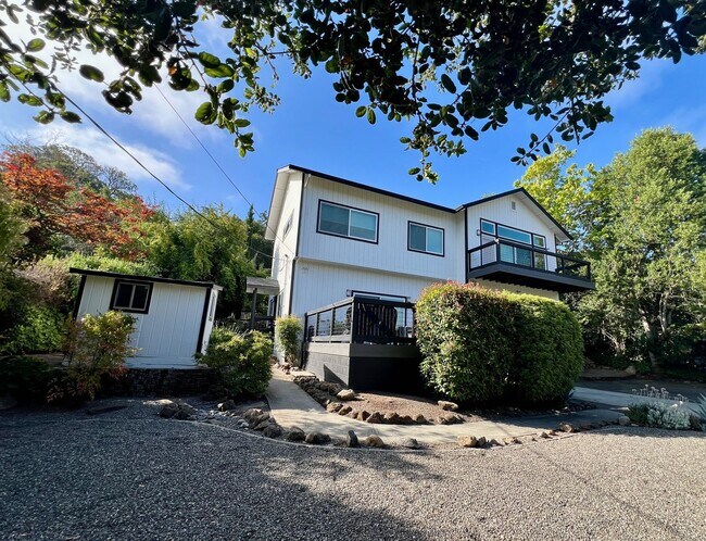 Building Photo - 4640 Montgomery Dr