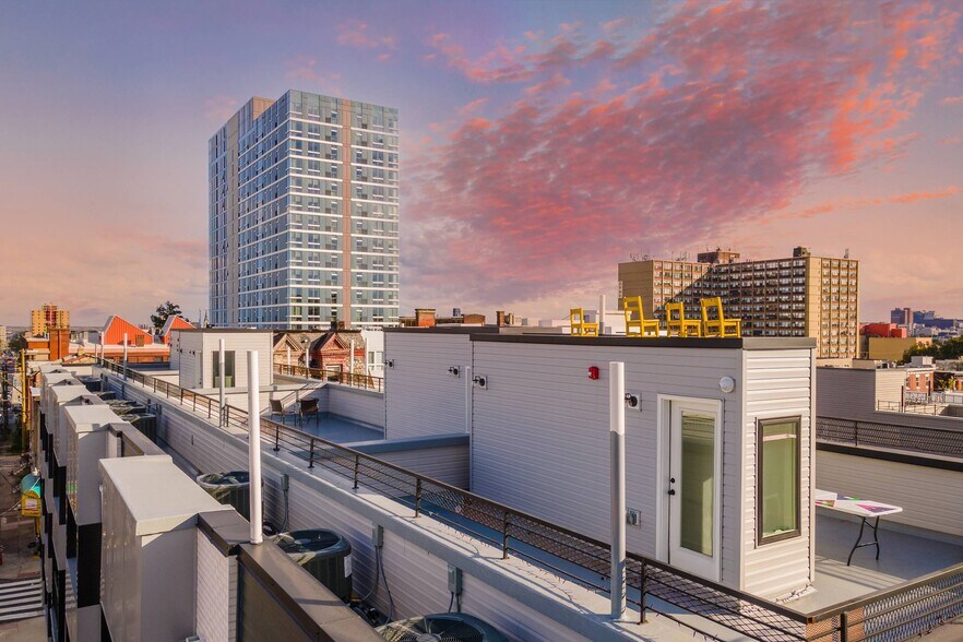 Building Photo - 1338 N 15th St