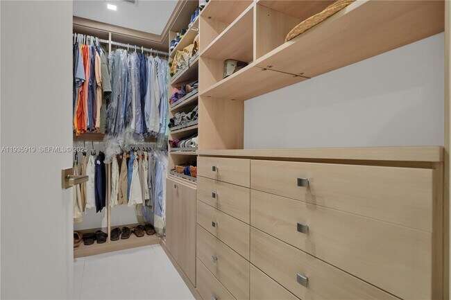 Building Photo - 5875 Collins Ave