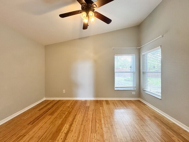 Building Photo - Beautifully upgraded 3/2 with double car garage!