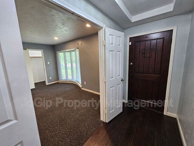 Building Photo - 216 Wesley Dr