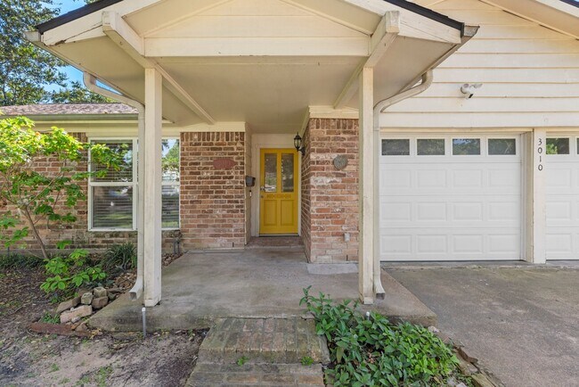 Building Photo - 3010 Westerland Dr