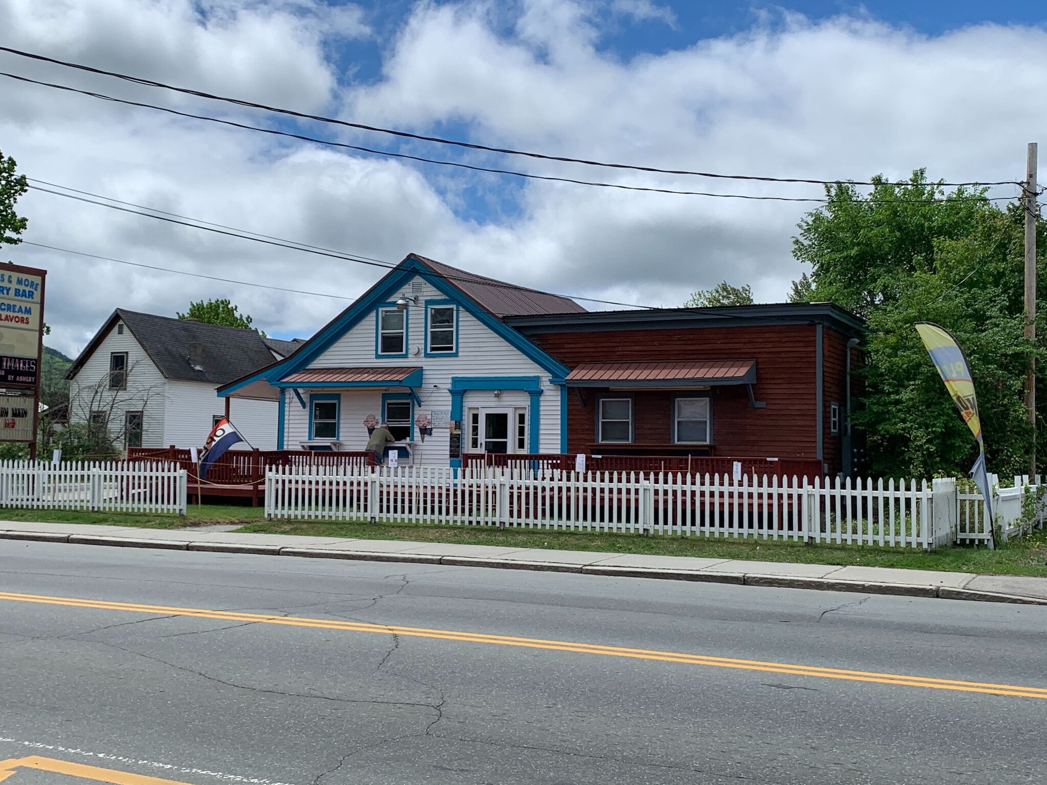 Building Photo - 176 Main St