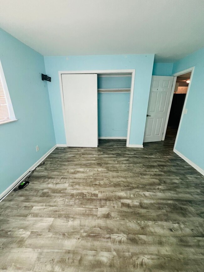 Building Photo - 3/1.5 Duplex in Fisherman's Haven
