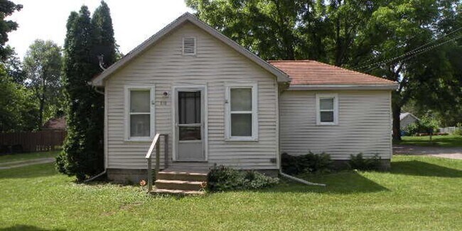 Primary Photo - CORUNNA - 115 Ferry St