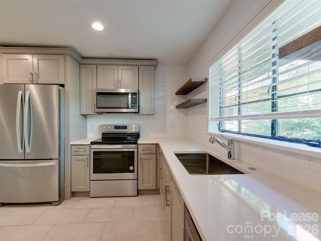 Building Photo - 1518 Mimosa Ave