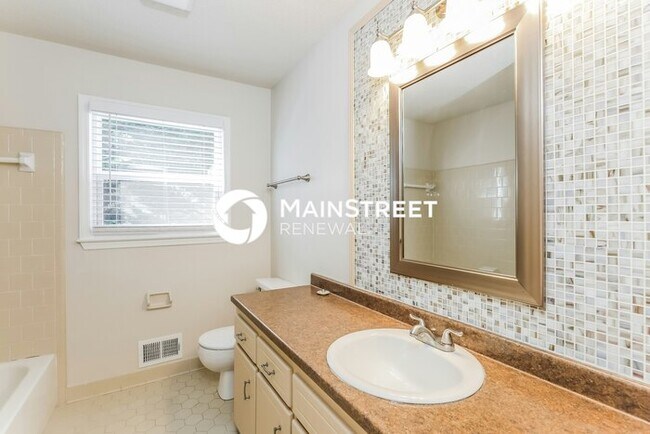 Building Photo - 5 Bedroom Pet-Friendly Home in JONESBORO, GA with Main Street Renewal