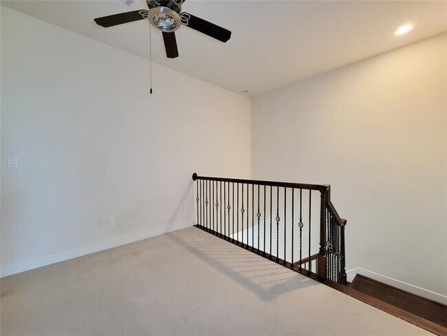 Building Photo - 1815 Crestdale Dr