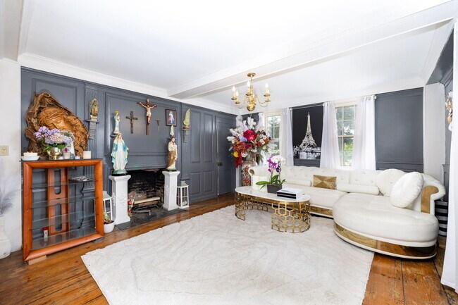 Building Photo - 538 Main St